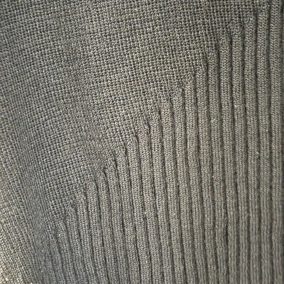 RODIKA PARIS | Black v neck tank, viscose blend, ribbed detail, size small - Picture 4 of 5